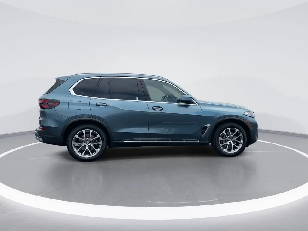 Used 2025 Blue BMW xDrive40i image 9
