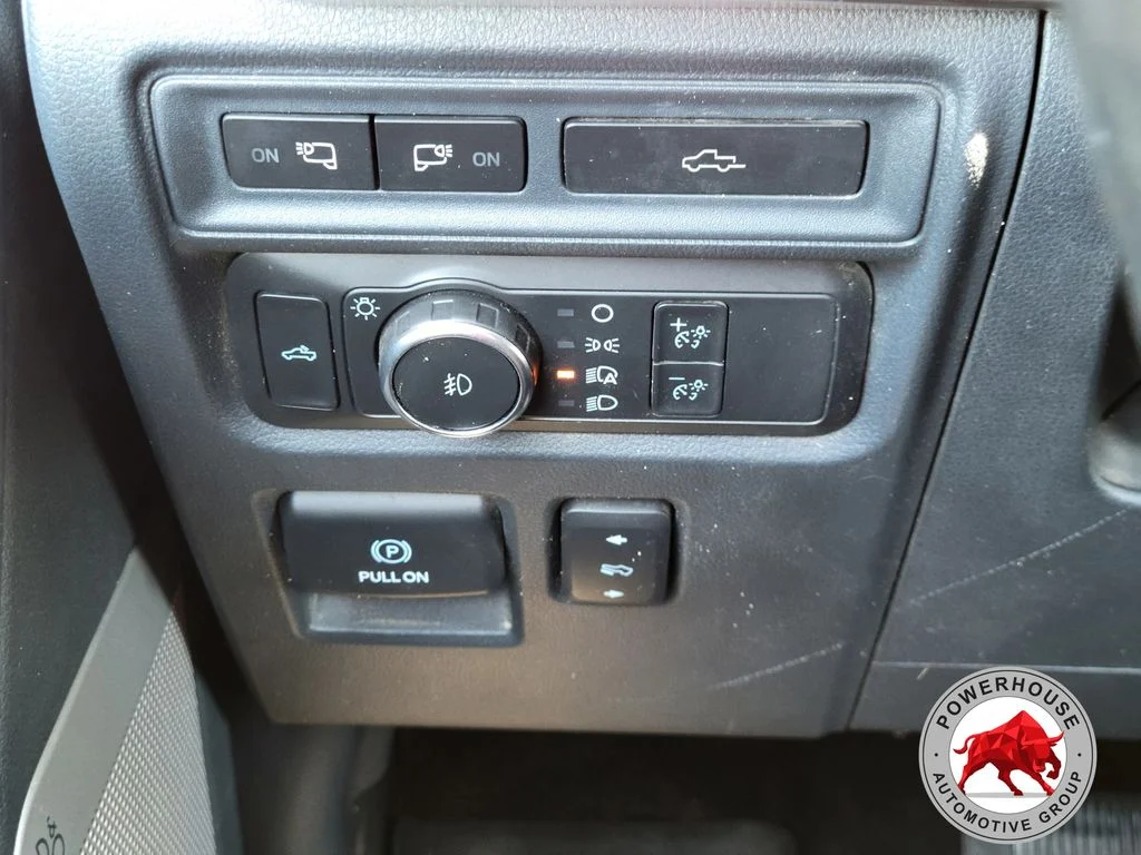 Used 2022  Ford Lariat image 28