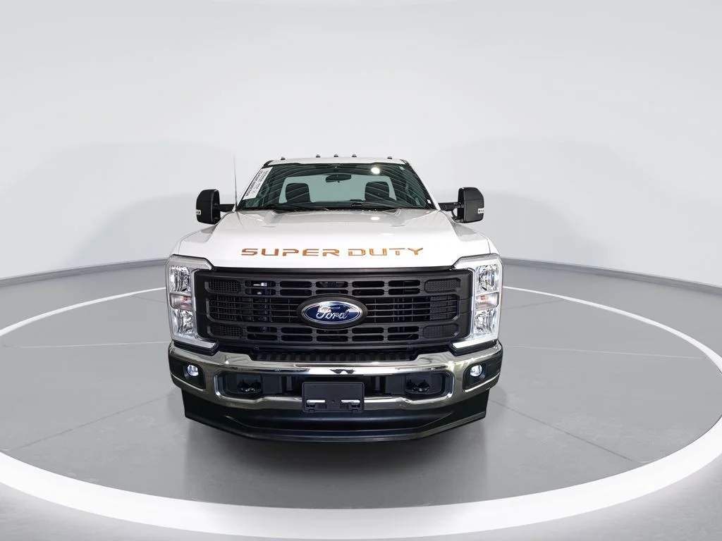 Used 2024 White Ford XL image 3