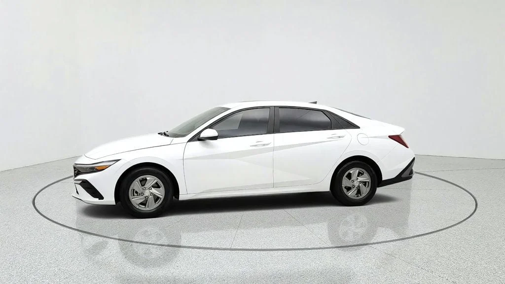 Used 2024 Serenity White Hyundai SE IVT image 8