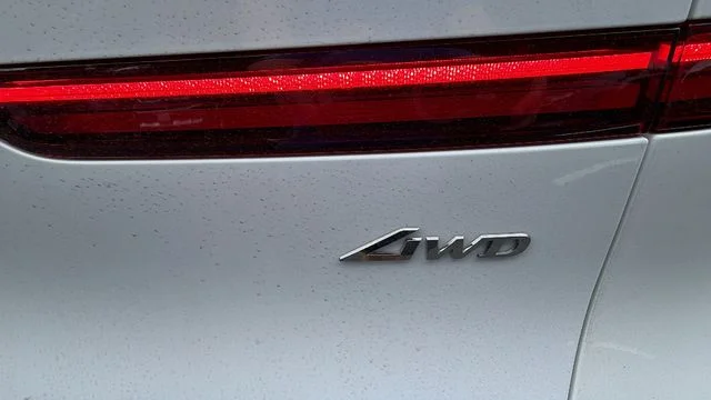 Used 2023 White Genesis 2.5T image 11