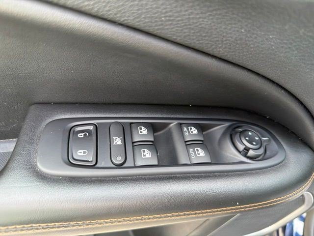 Used 2019 Jazz Blue Pearlcoat Jeep Limited image 12