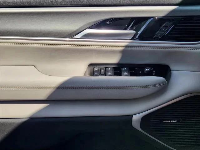 New 2026 Fathom Blue Pearl-Coat Exterior Paint (Late Availability) Jeep Grand Wagoneer image 15