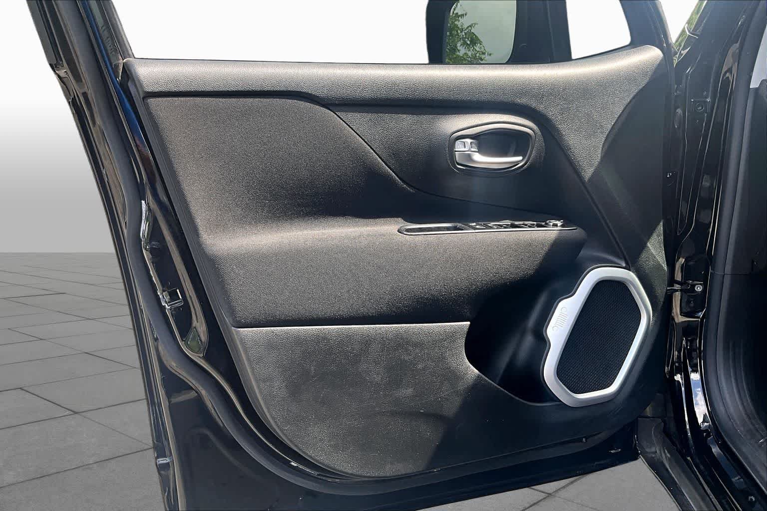 Used 2020 Black Clearcoat Jeep Latitude image 22