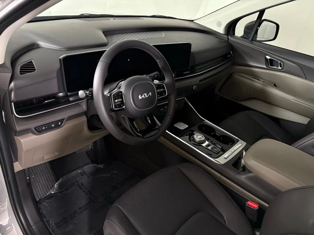 New 2026 Ceramic Silver Kia EX image 18