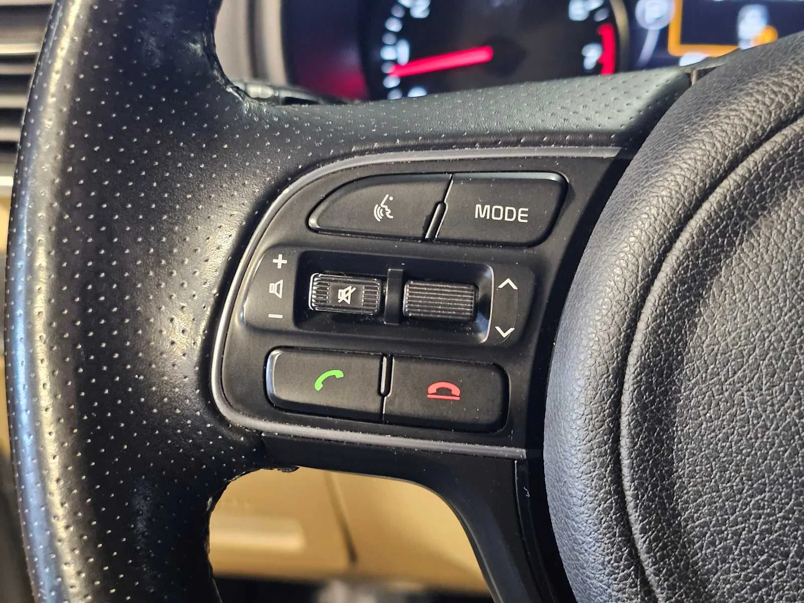 Used 2018 Mineral Silver Kia SX Turbo image 19