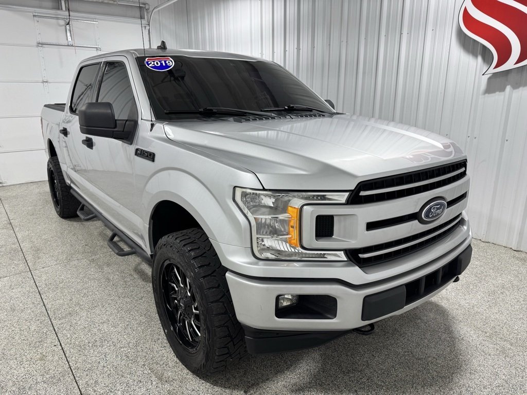 2019 Ford F-150 XLT photo 2