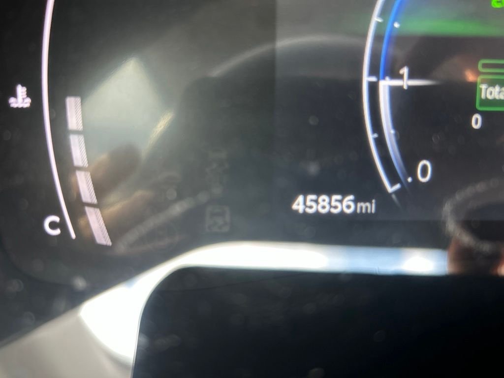 Used 2024 Silver Toyota XLE image 5
