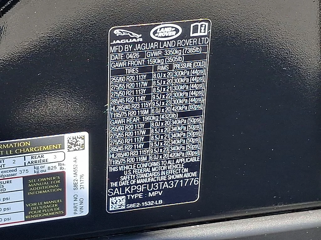 New 2026 Santorini Black Land Rover SE image 15