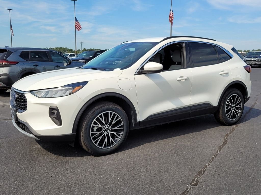 Used 2024 White Ford Base image 3