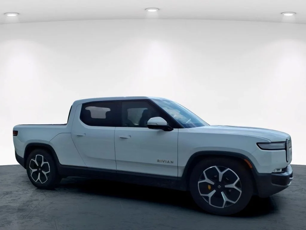 Used 2022 White Rivian Adventure image 10