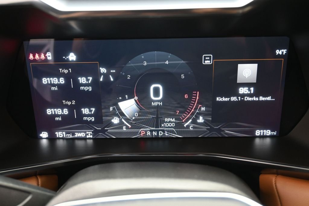 Used 2024 White GMC AT4 image 32