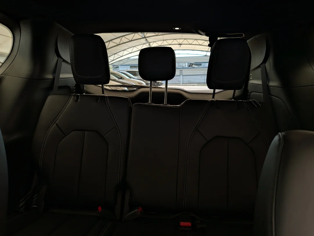 New 2027 Black Chrysler Select - - AWD - 3.6L Pentastar V6 - Adaptive Cruise Control - Blind Spot Monitor & More! image 28