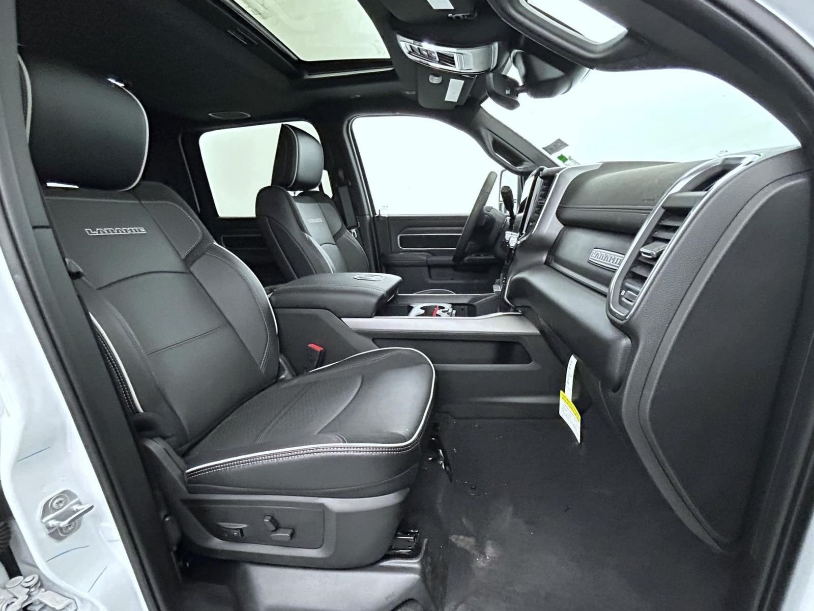 2025 RAM 2500 Laramie - Photo 15