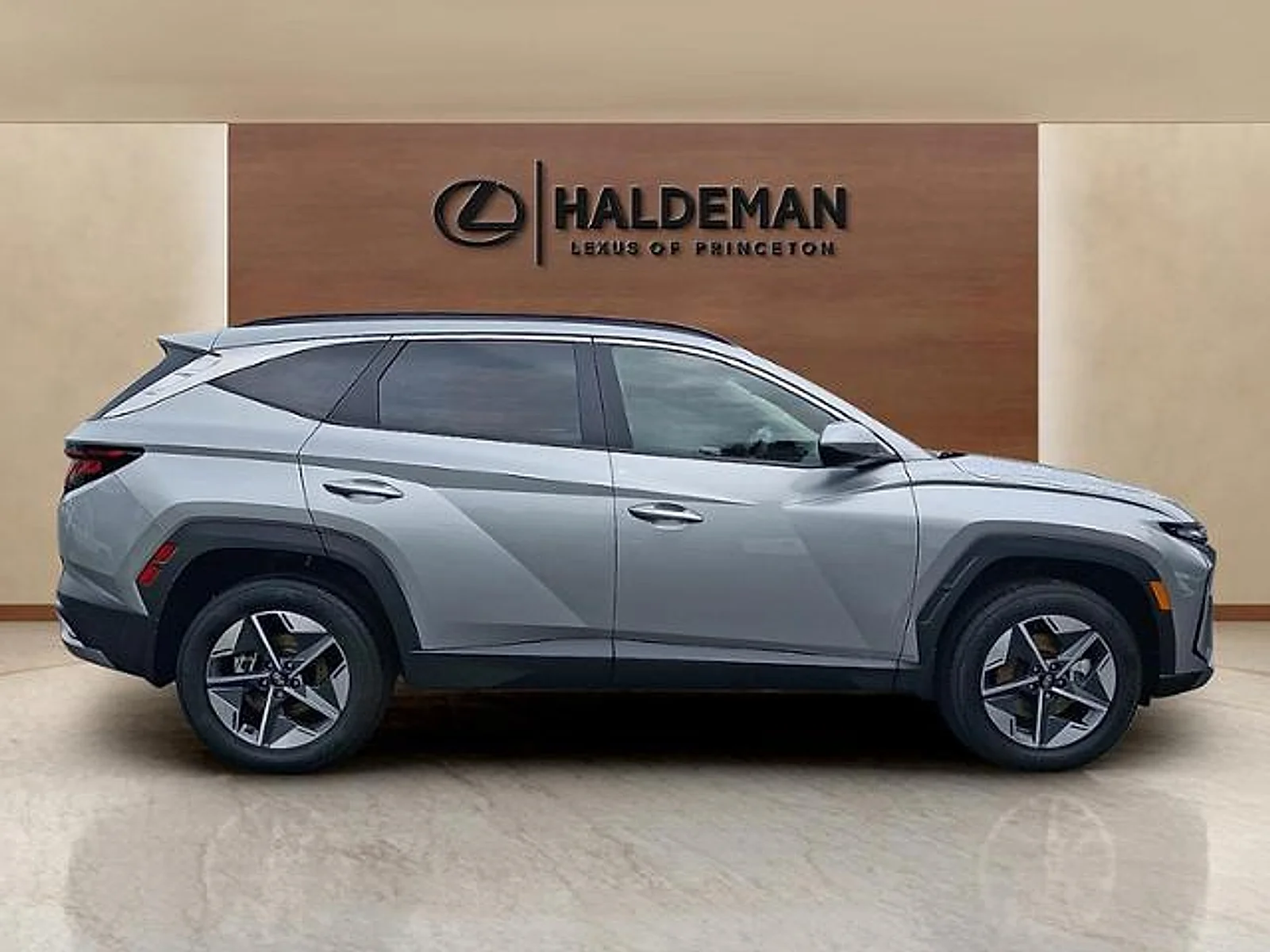 Used 2025 Shimmering Silver Hyundai SEL image 7