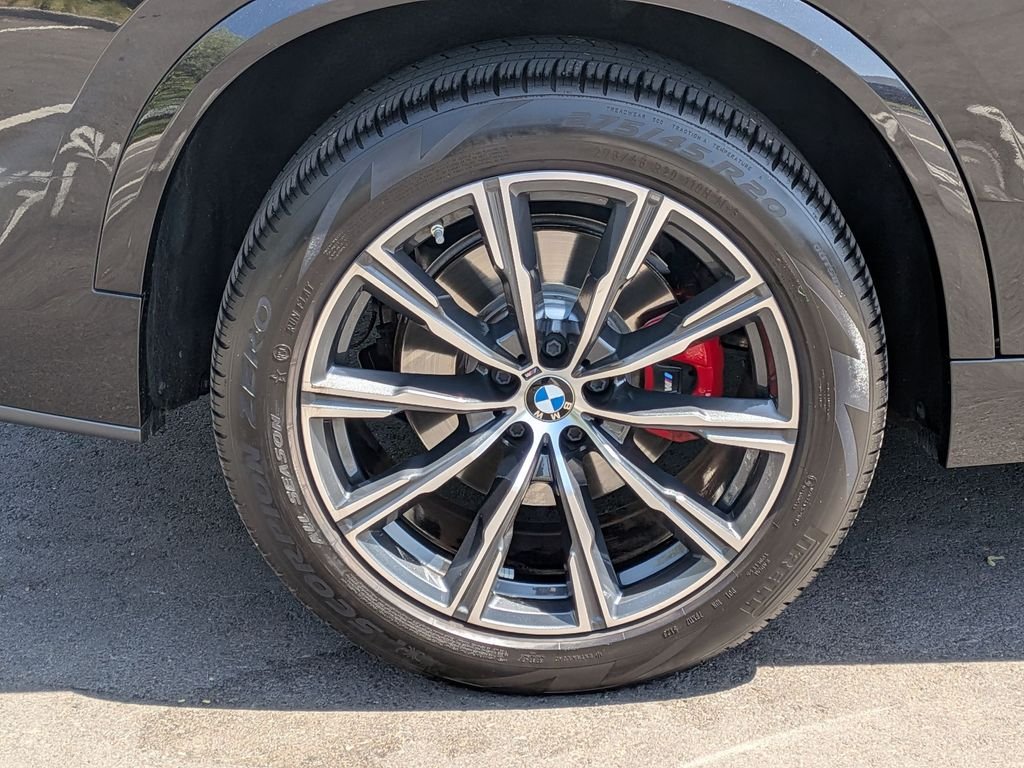 Used 2024 Black BMW sDrive40i image 25