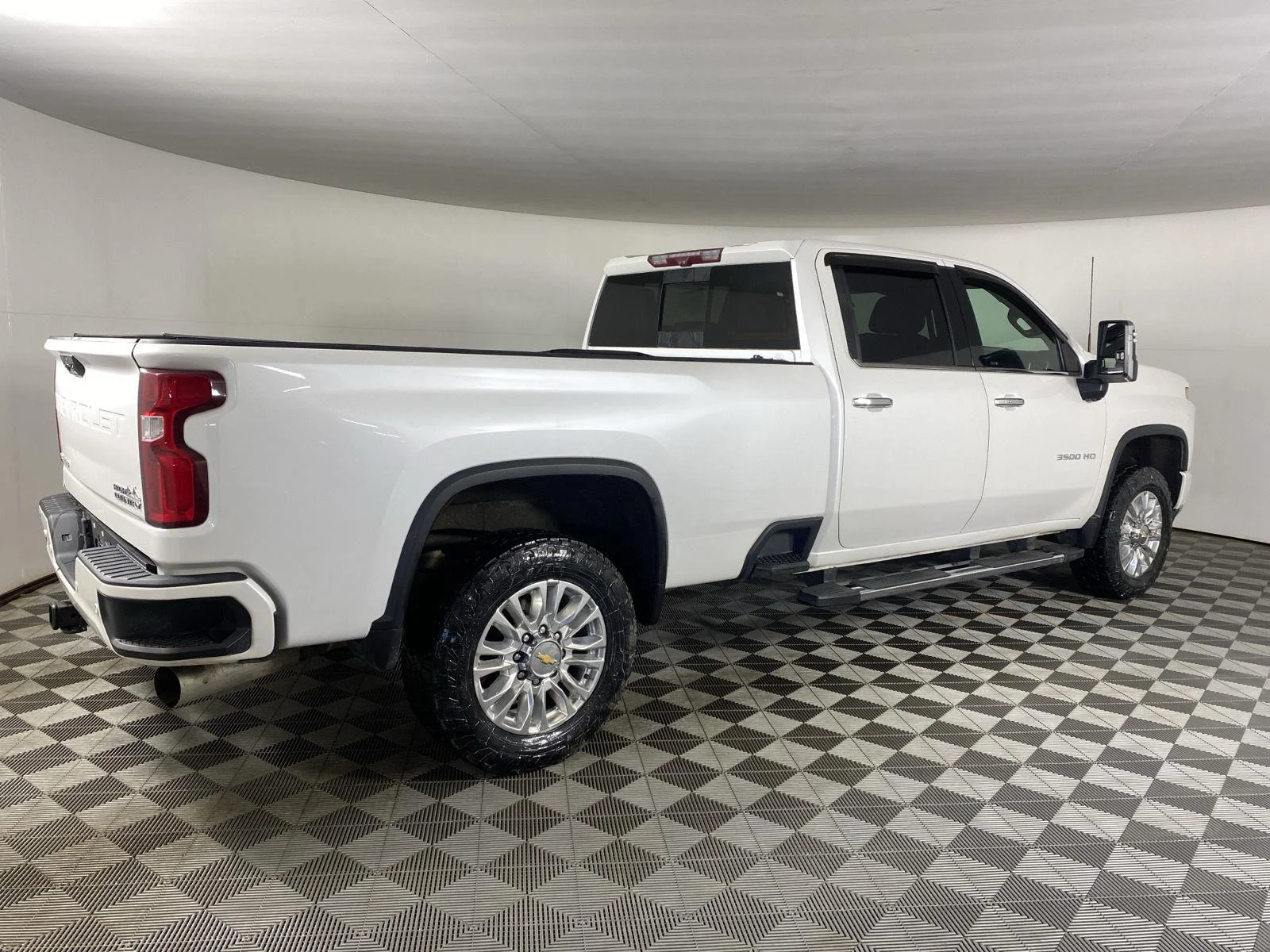 Used 2021 Iridescent Pearl Tricoat Chevrolet High Country image 7