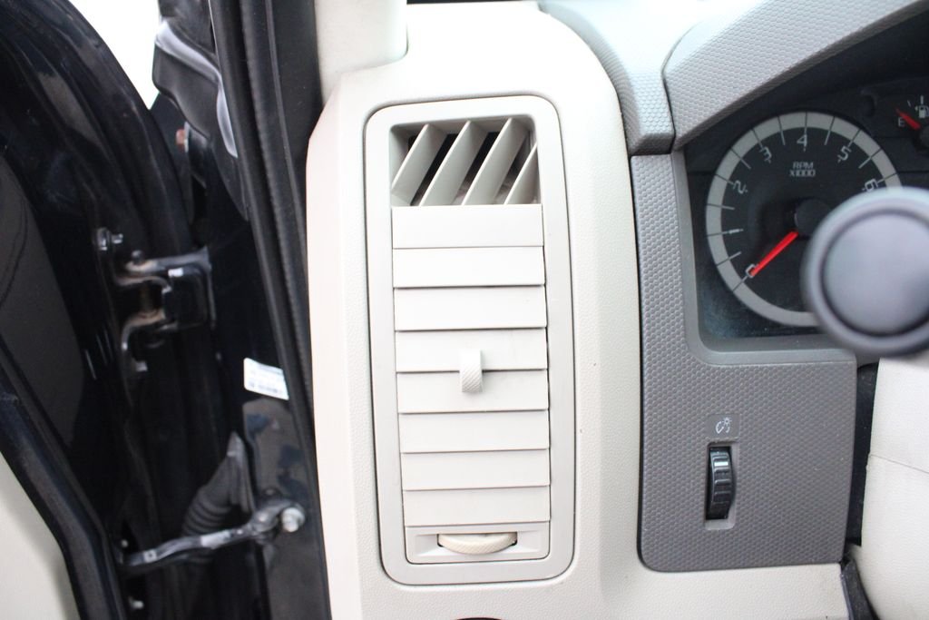 Used 2010 Black Ford XLT image 7