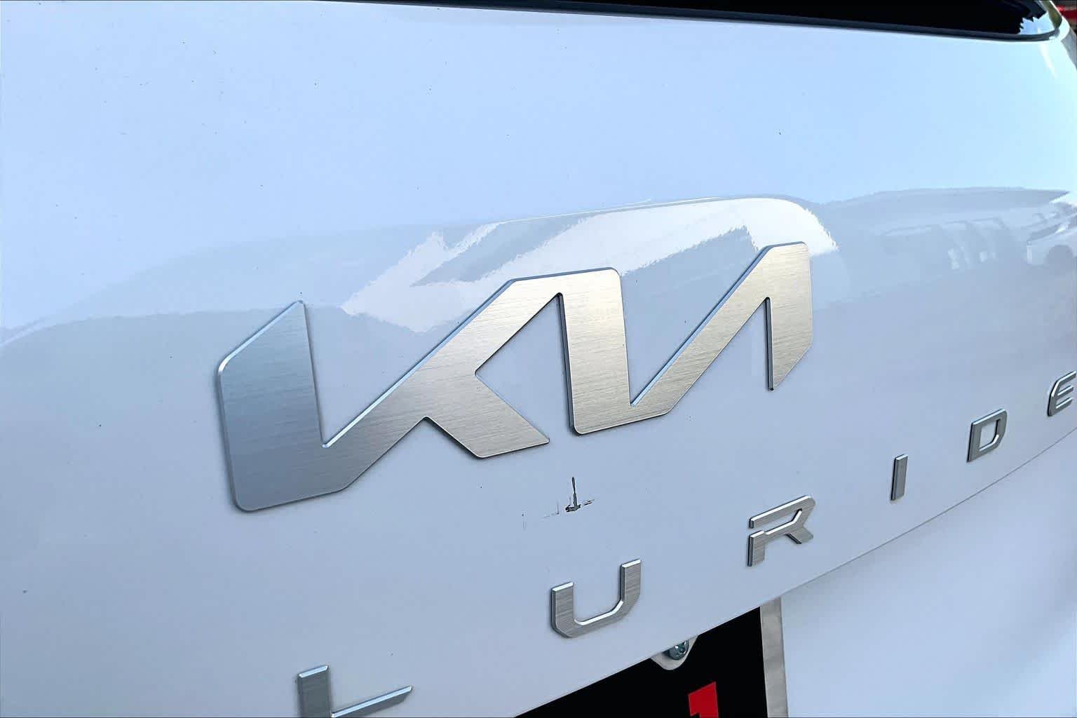 Certified Used 2025 Glacial White Pearl Kia S image 31
