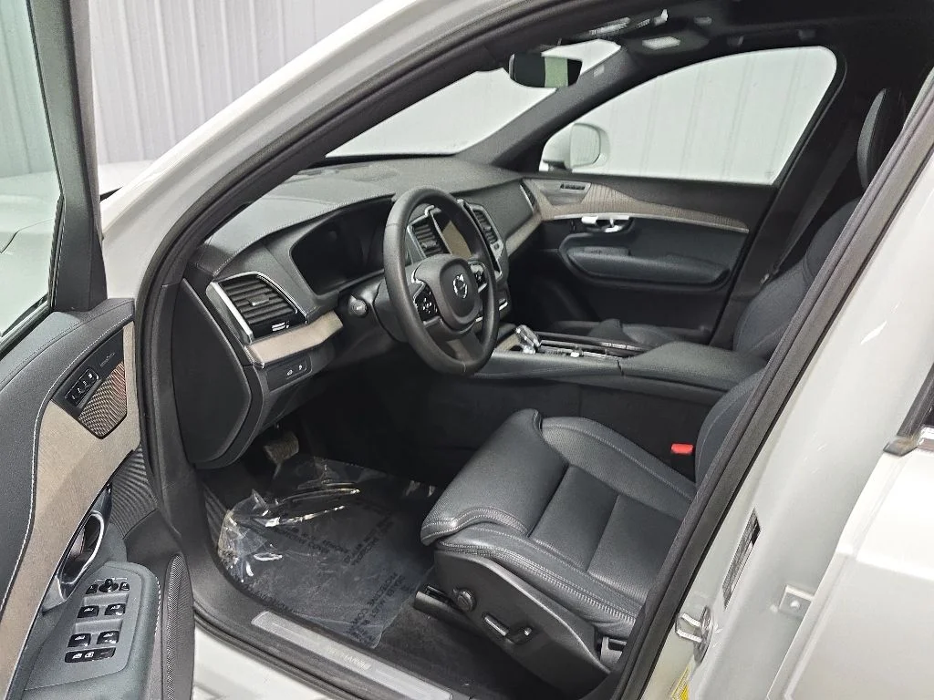 Used 2023 White Volvo Ultimate image 30