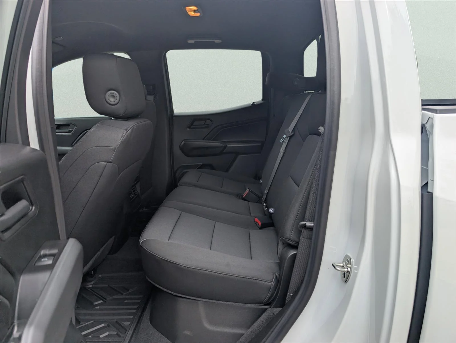 New 2026 Summit White Chevrolet Trail Boss image 33