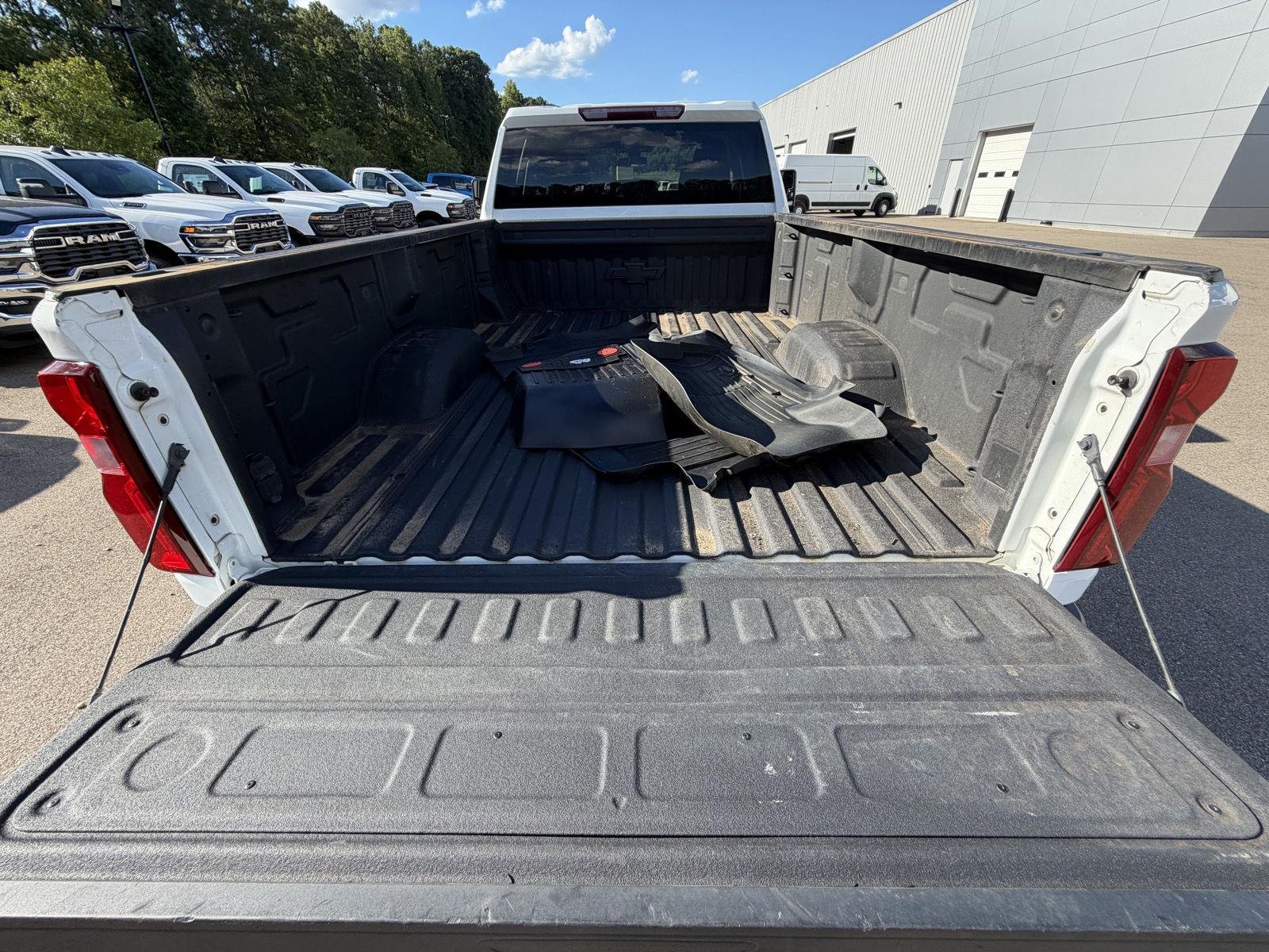 Used 2023 Summit White Chevrolet LT image 17