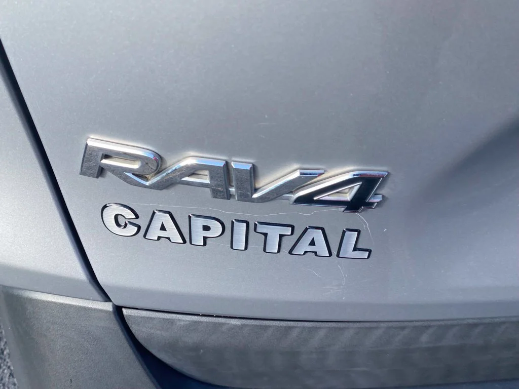 Used 2019 Silver Toyota LE image 13