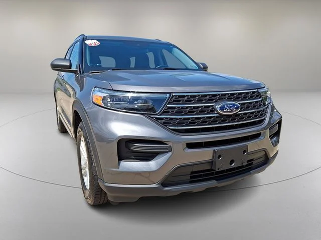 Used 2022 Gray Ford XLT image 2