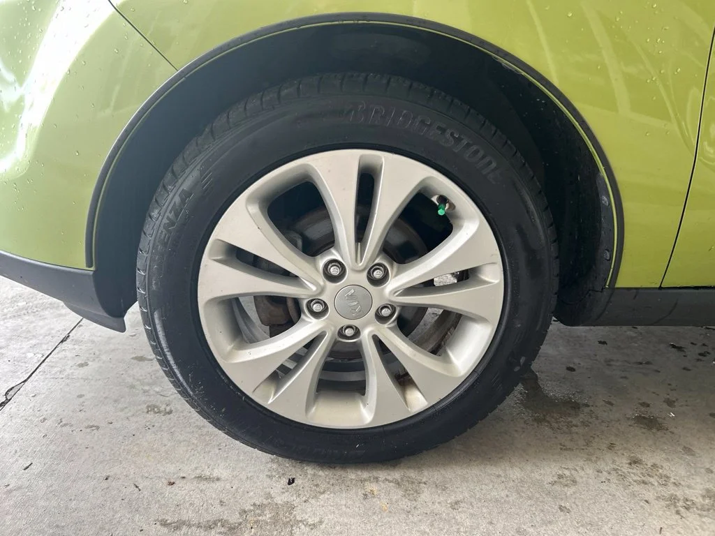 Used 2014 Green Kia Plus image 12