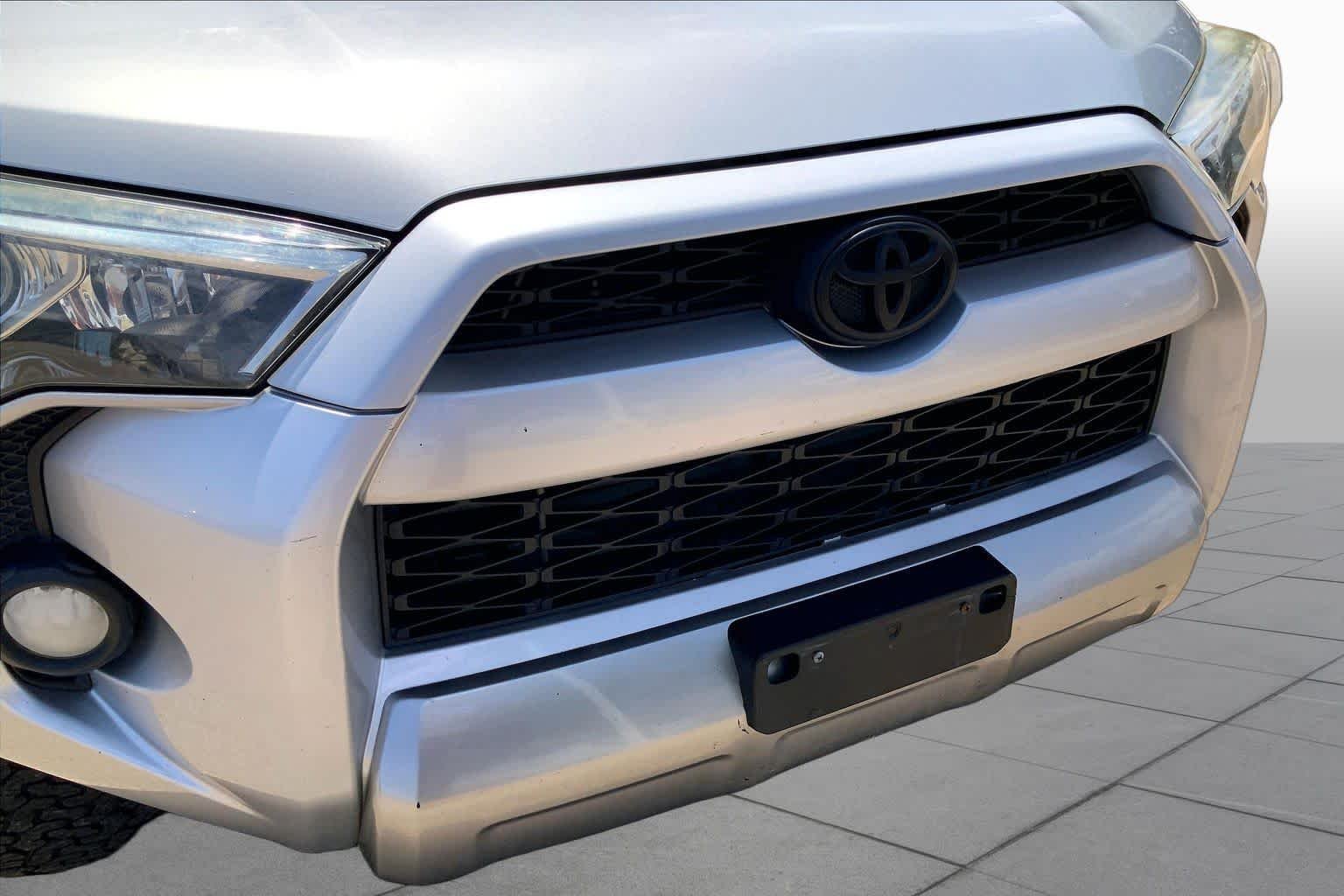 Used 2018 Classic Silver Metallic Toyota TRD Off Road Premium image 37
