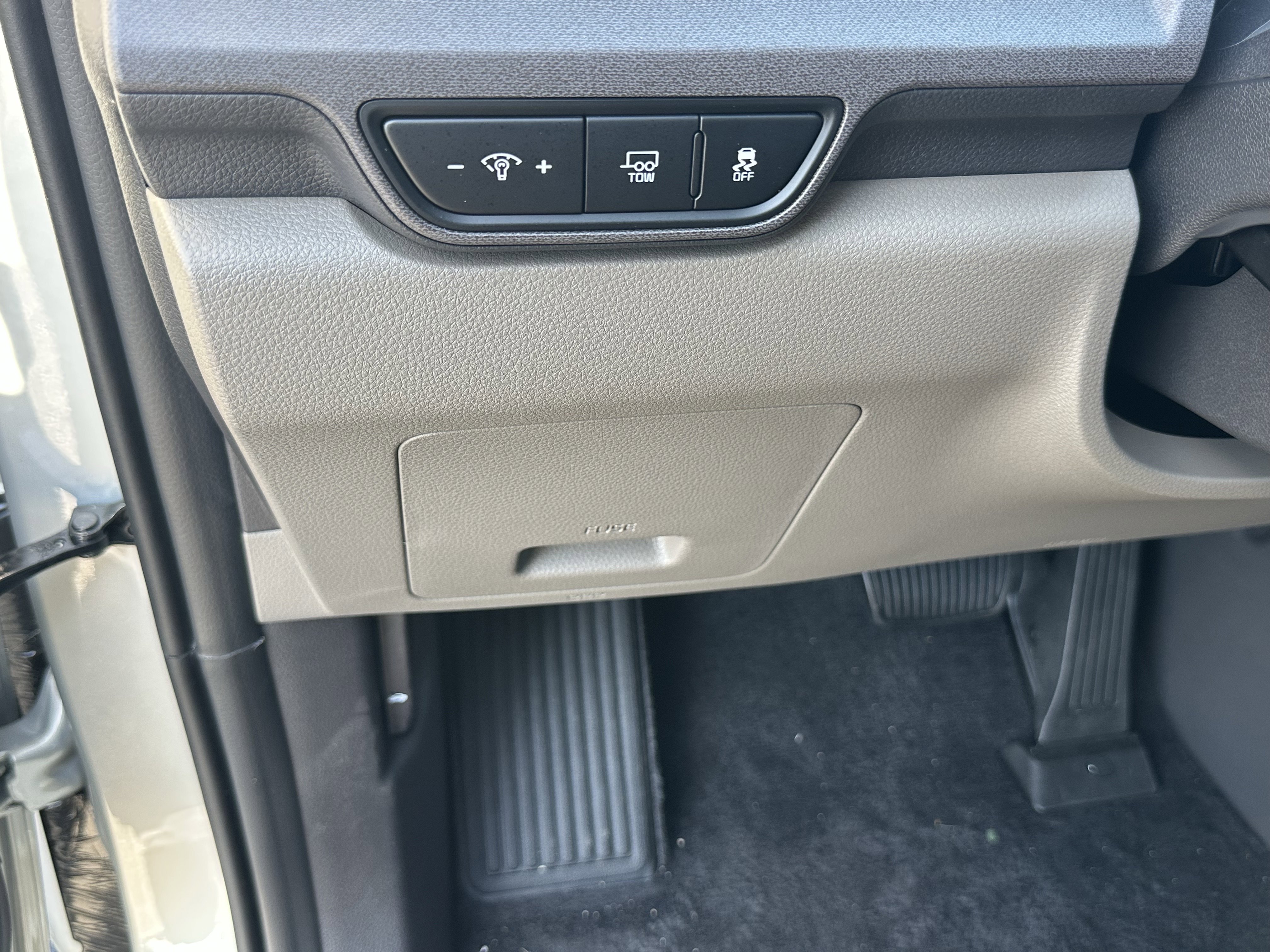 New 2026 Ivory Silver Kia EX image 30