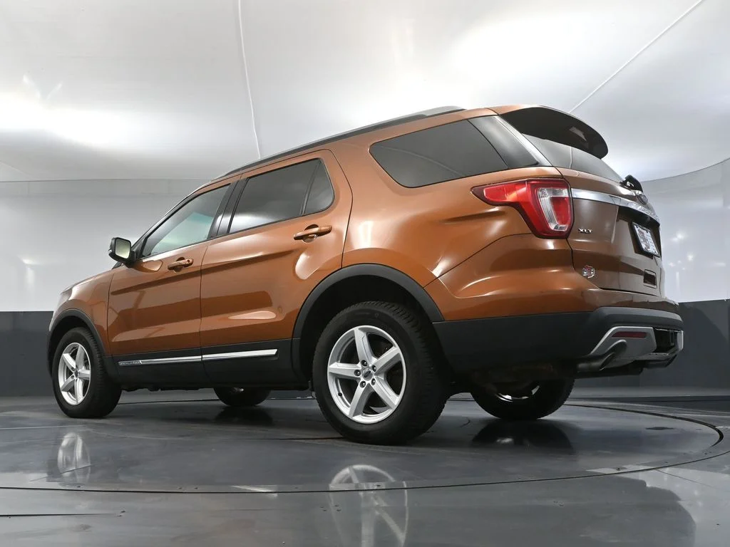 Used 2017 Red Ford XLT image 59