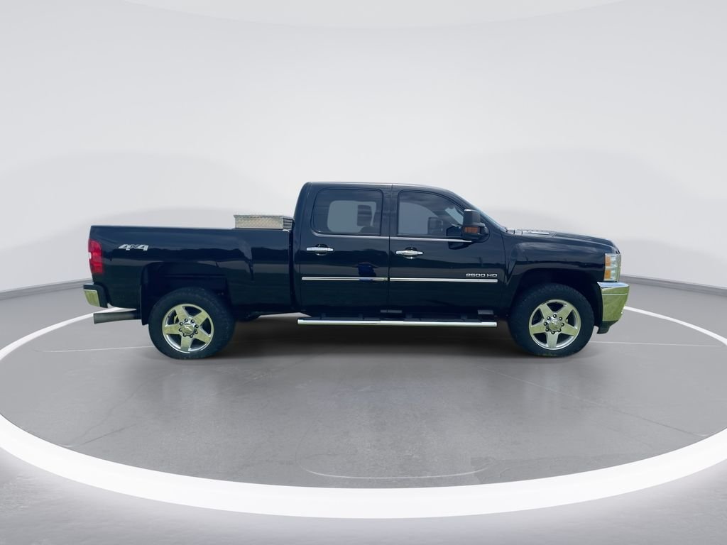 Used 2014 Black Chevrolet LT image 9