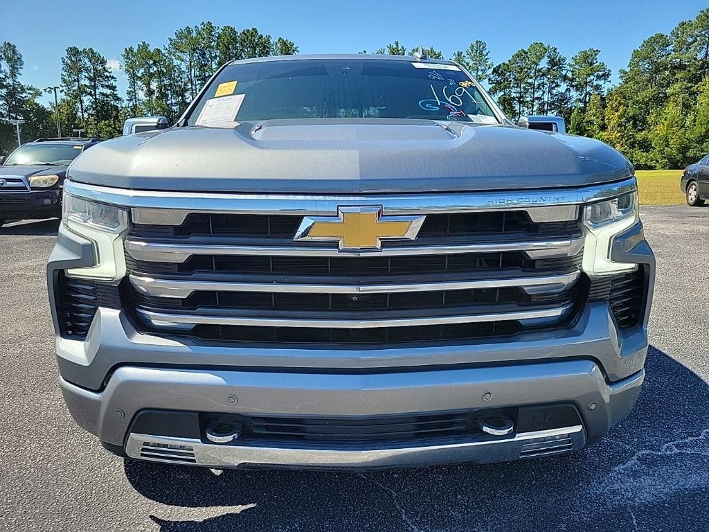 Used 2023 Gray Chevrolet High Country image 2