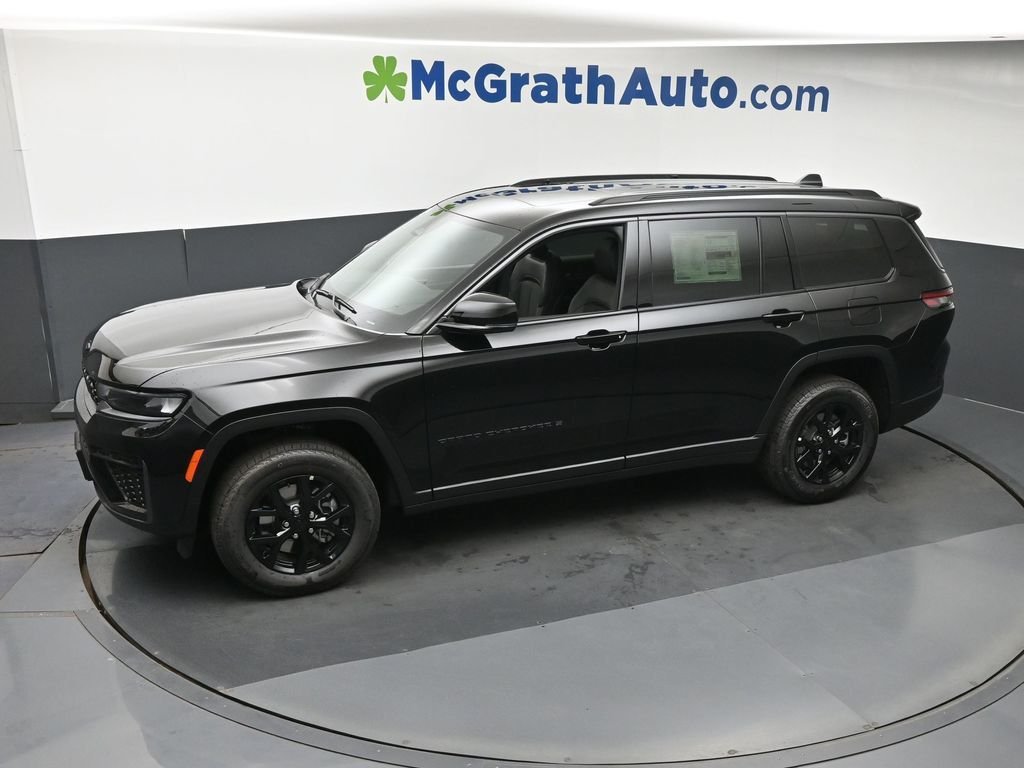 New 2026 Diamond Black Crystal Pearl-Coat Exterior Paint Jeep Altitude image 23