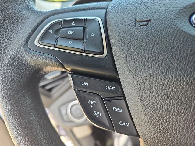 Used 2018 Blue Ford SE image 18