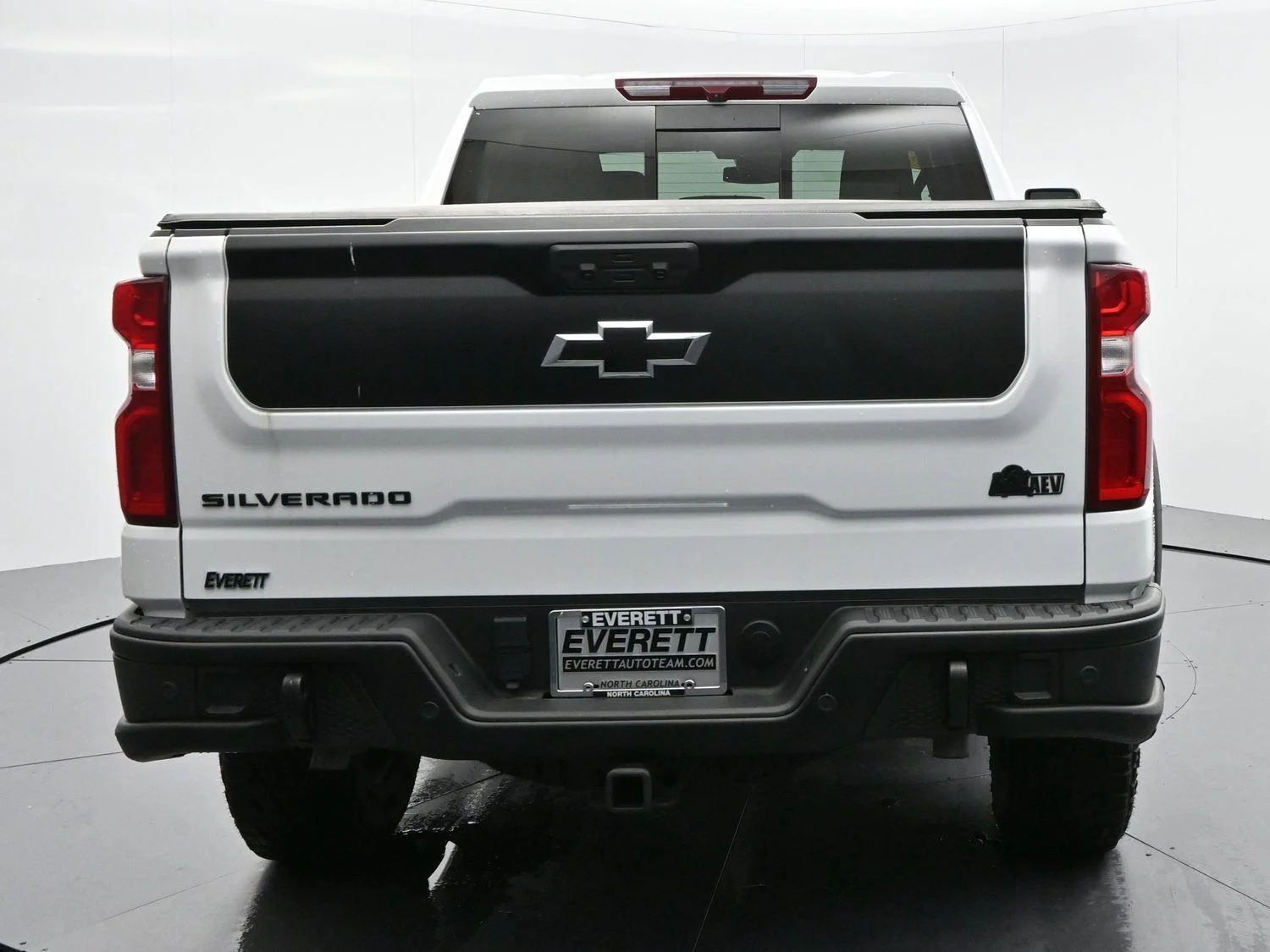 Used 2024 Summit White Chevrolet ZR2 image 6