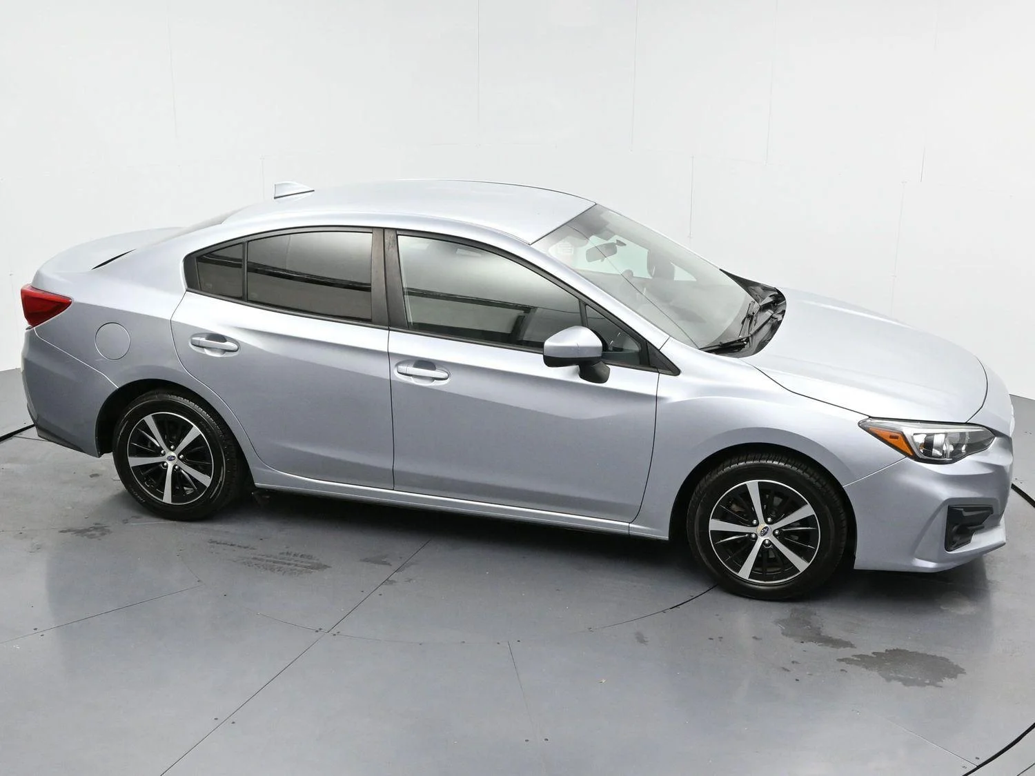 Used 2019 Ice Silver Metallic Subaru Premium image 33