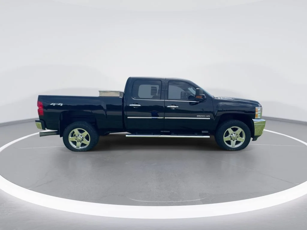 Used 2014 Black Chevrolet LT image 9