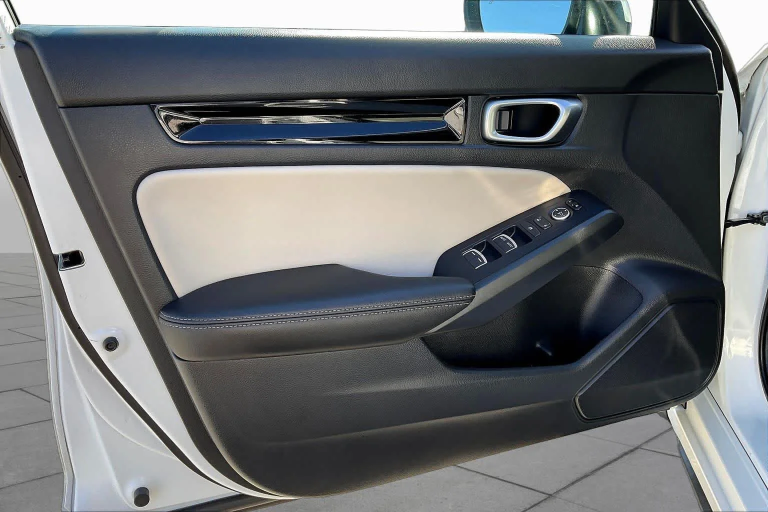 Used 2023 Platinum White Pearl Honda EX-L image 22
