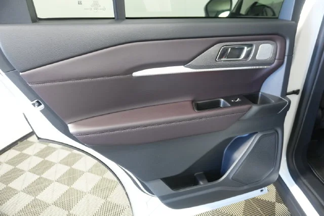 New 2027 Star White Metallic Tri-Coat Ford Platinum™ image 28