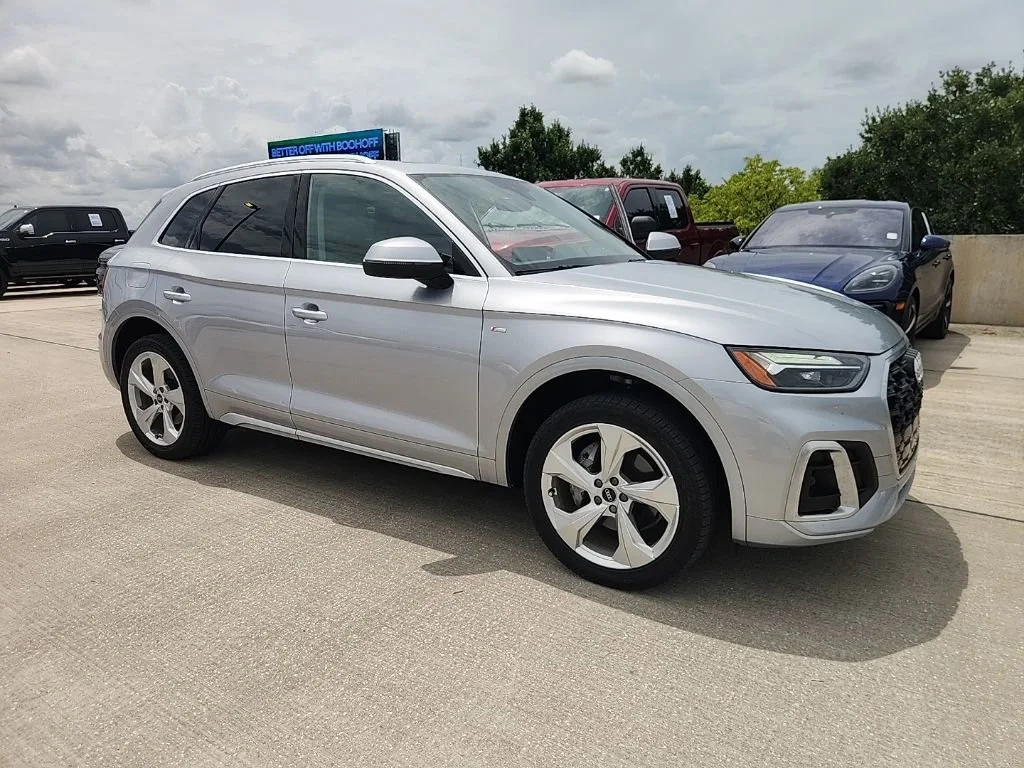 2022 Audi Q5 45 Premium Plus's photo