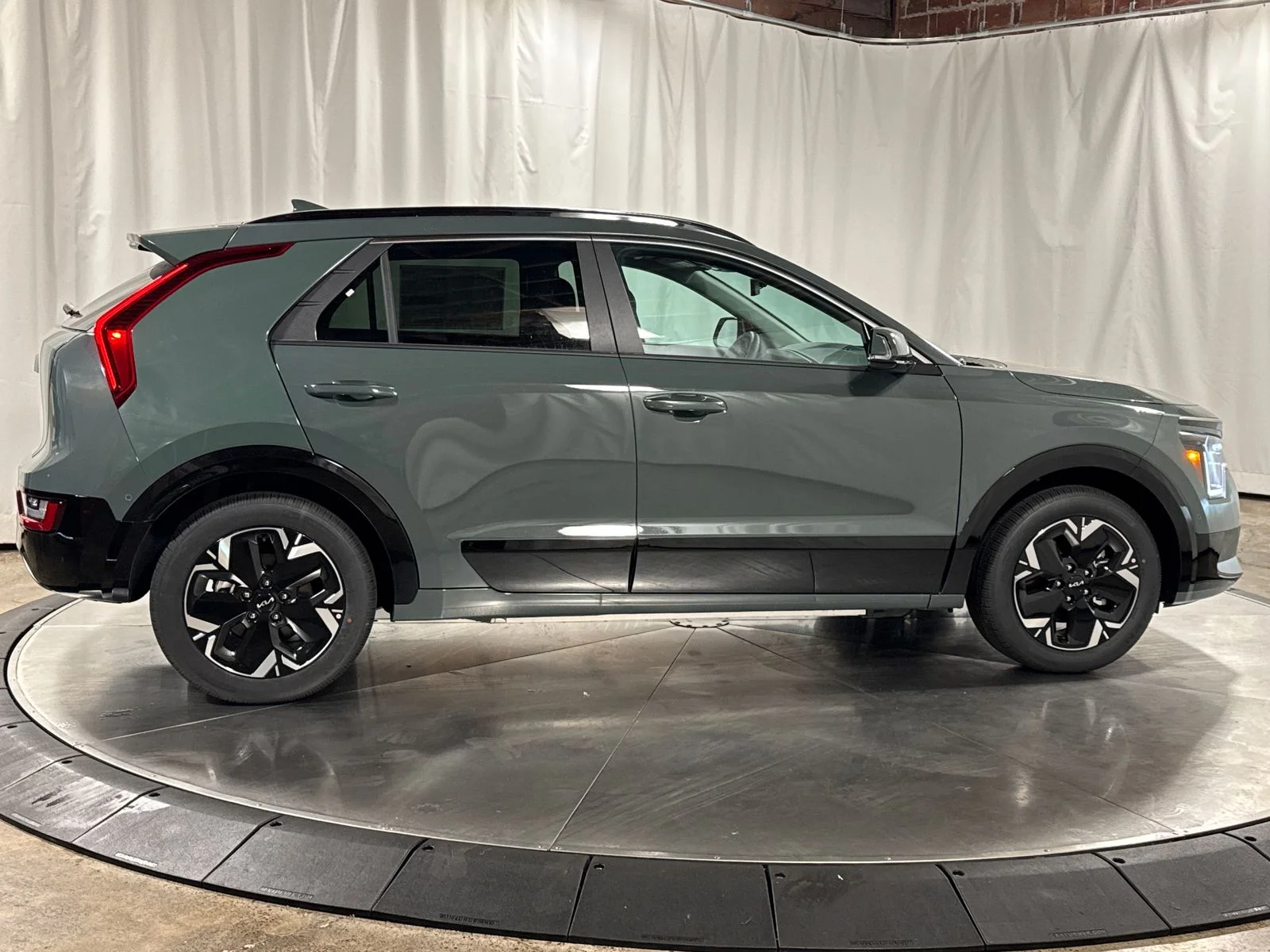 New 2026 Cityscape Green Kia Wave image 9