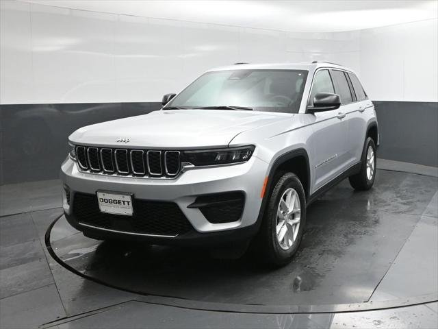 New 2026 Silver Zynith Exterior Paint Jeep Laredo image 30