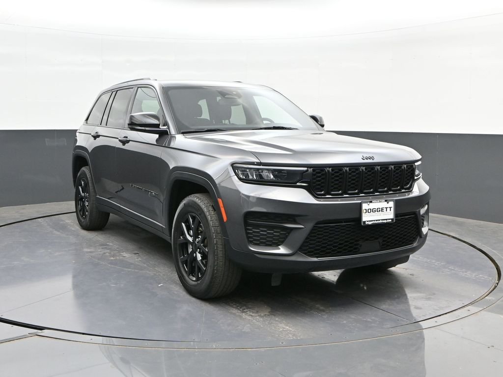 Used 2024 Gray Jeep Altitude image 22