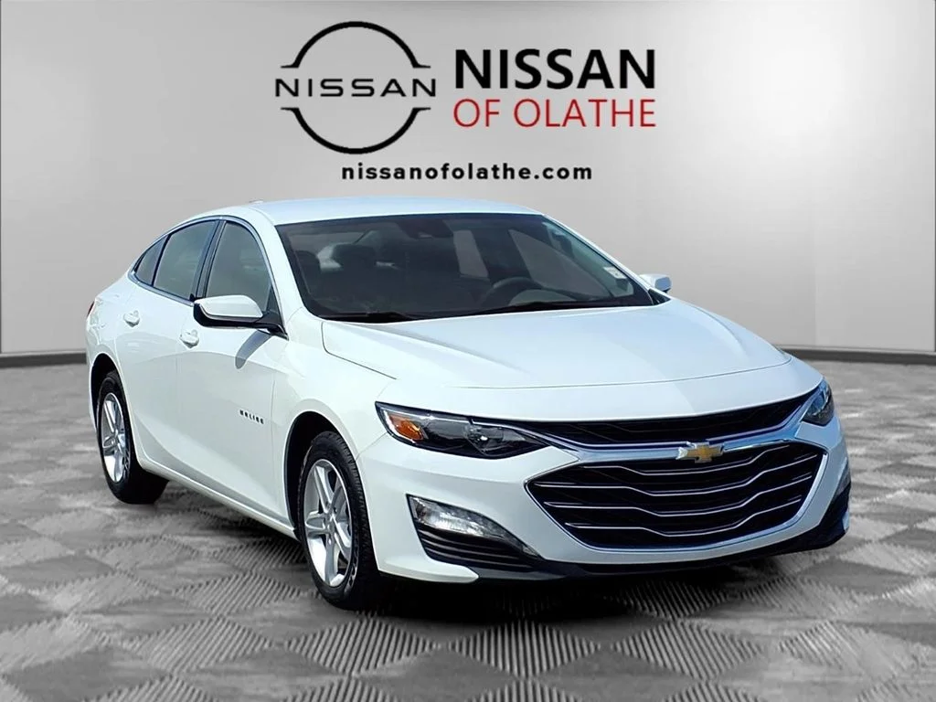 Used 2024 White Chevrolet LT image 30