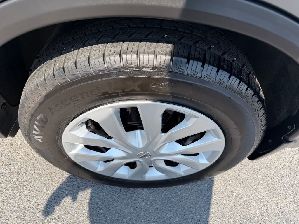 Used 2020 Gray Nissan S image 9