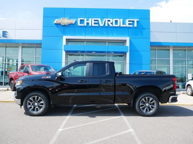 Used 2023 Chevrolet Silverado 1500 LT with VIN 1GCRDDED2PZ328007 for sale in Roseville, Minnesota