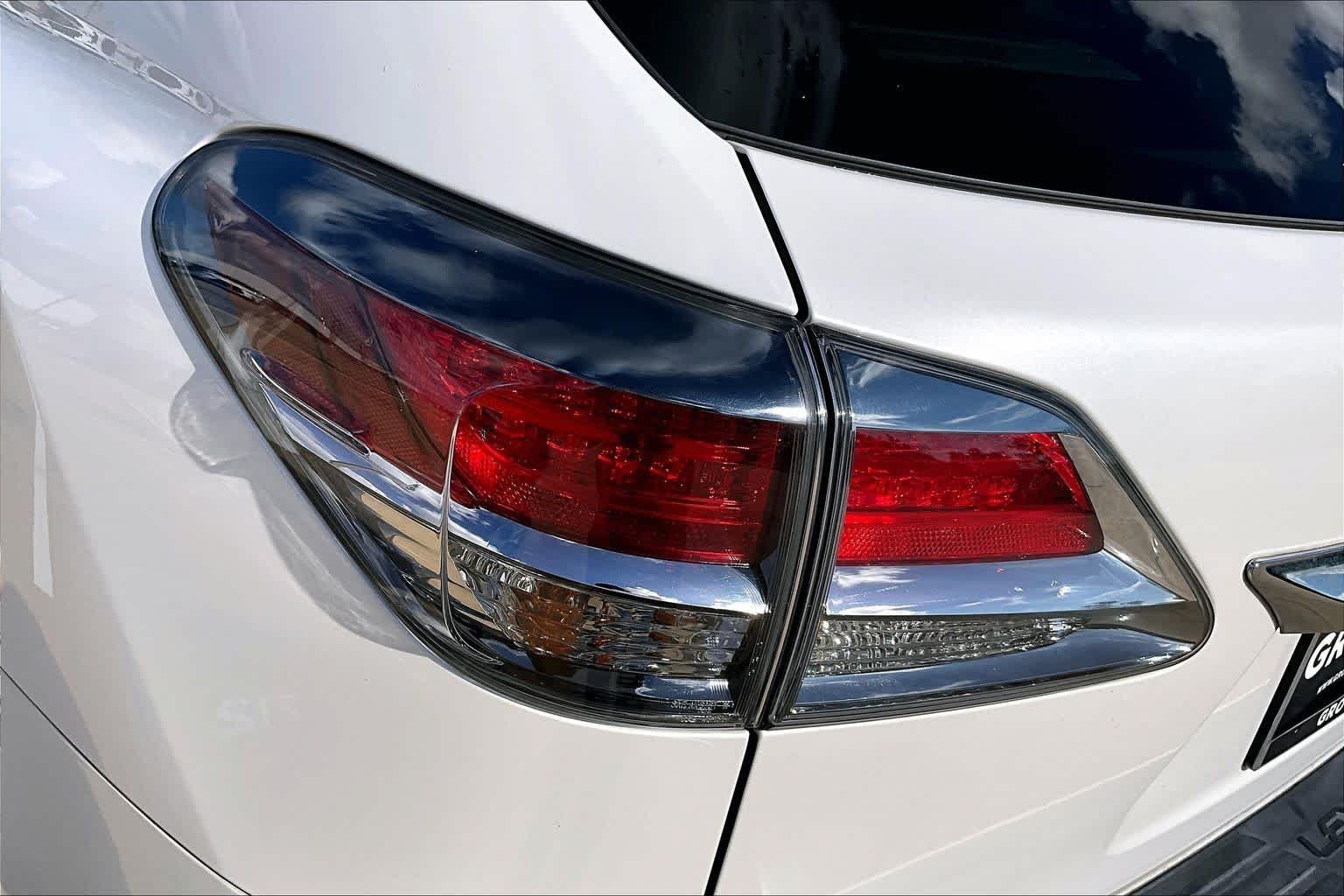 Used 2013 Starfire Pearl Lexus  image 28