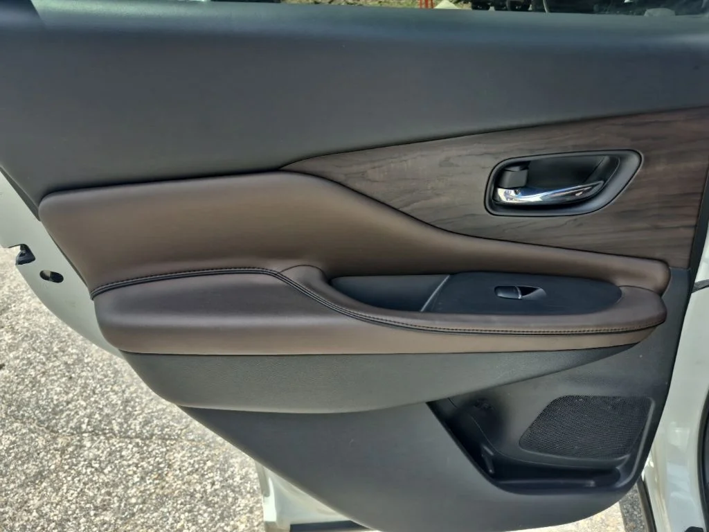 Used 2020 White Nissan Platinum image 15